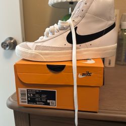 Nike Blazer Mid