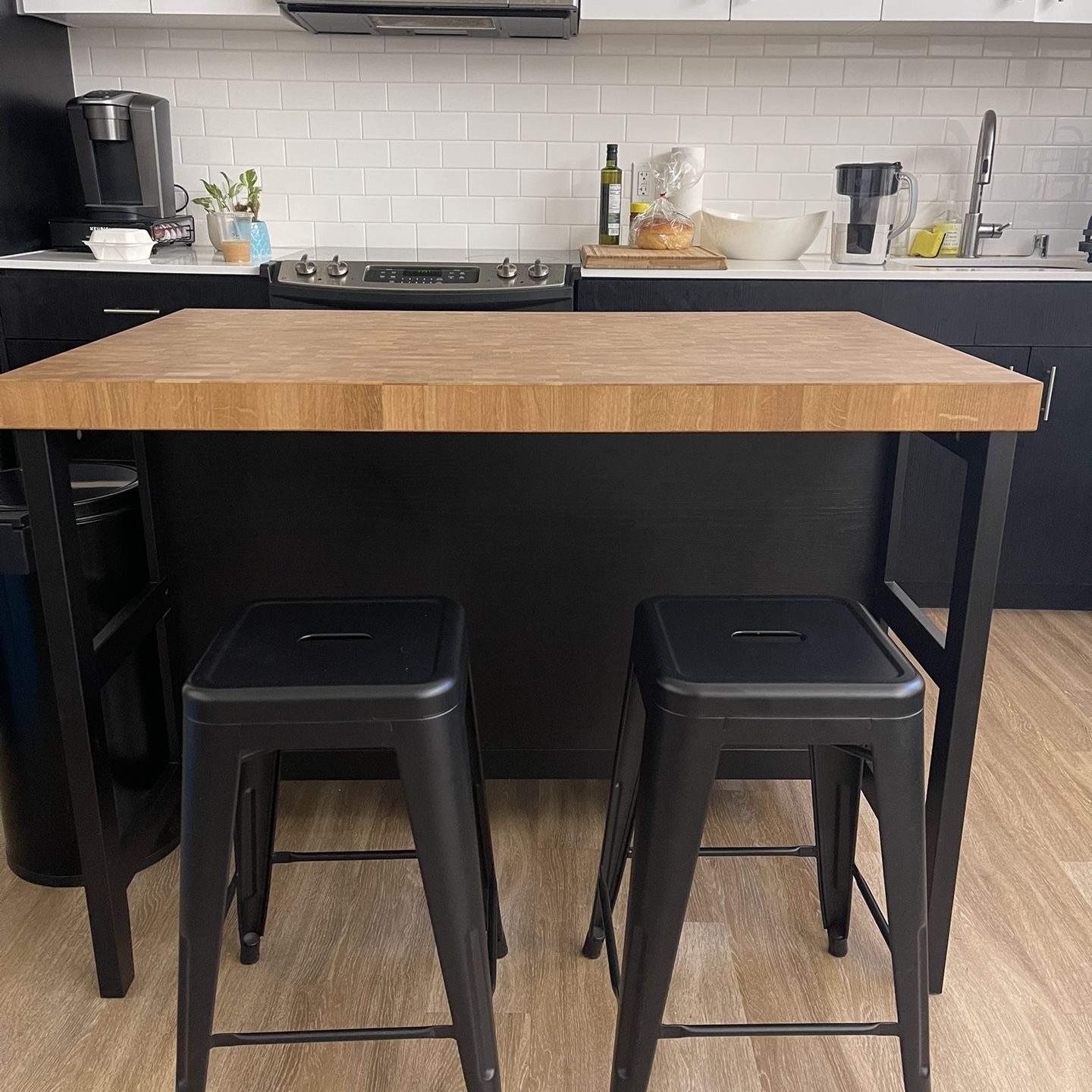 IKEA VADHOLMA Kitchen Island w/ two 24” stools for Sale in Seattle 