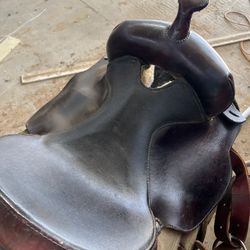 Circle Y Lightweight Western Saddle 