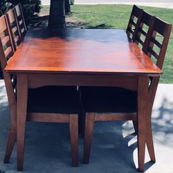 Dining Table With 6 Chairs/ Comedor Con 6 Sillas 