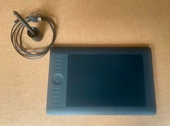 Wacom Intuos5 Touch Medium Pen Tablet (PTH650) – With Pen
