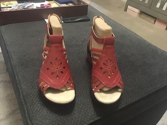 Women’s sandals