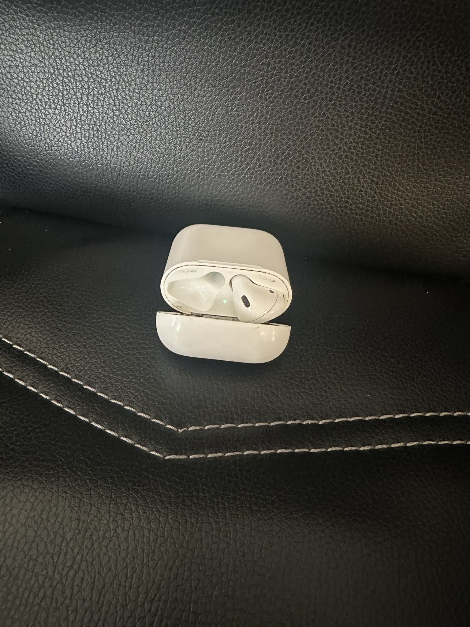 Apple AirPod With Charging Case 2nd Generation - ****LEFT AIRPOD ONLY****