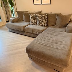 Large Sectional Sofa with Extended Lounge 