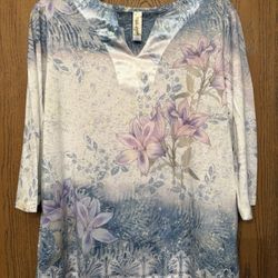 Light Summery & Flowery 3/4 Sleeve Top