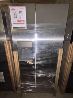 Frigidaire FRSS2323AS Refrigerator