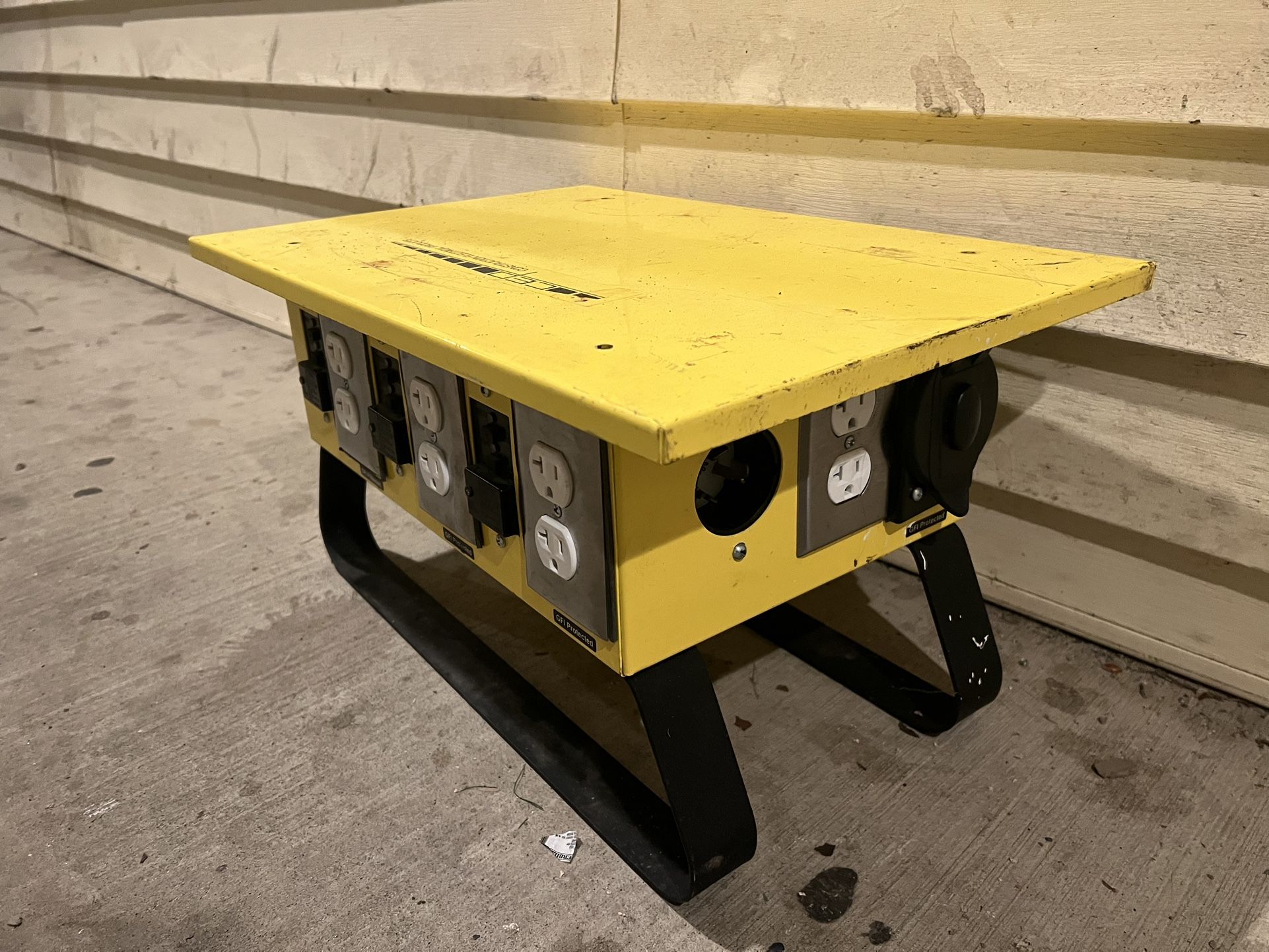 Caja Distribución Eléctrica 24V