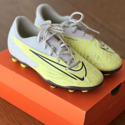 Nike Phantom Soccer Cleats Kids Size 3.5