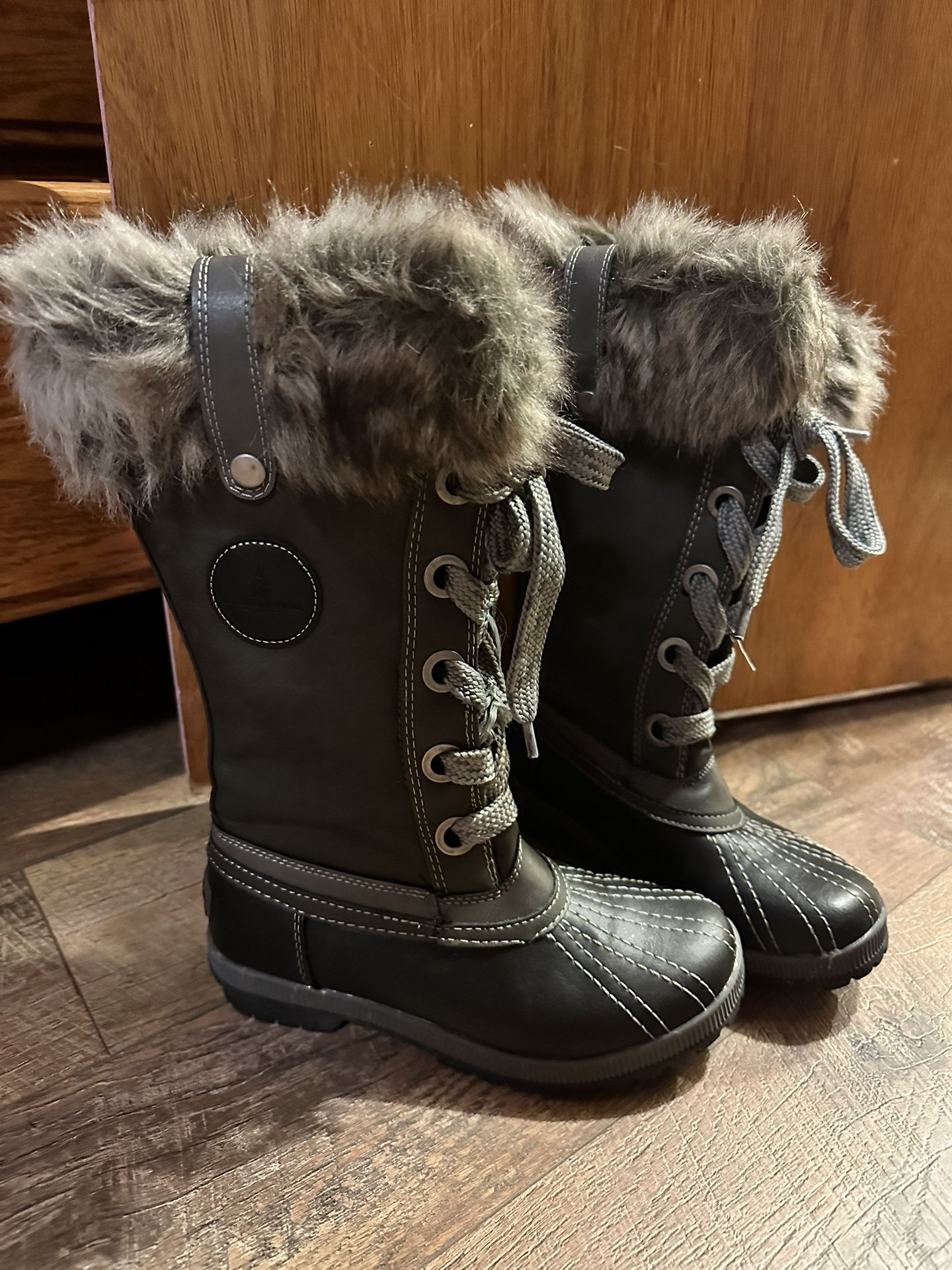 Women’s Snow Boots Size 7