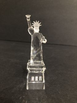 Crystal Statue of Liberty white clear 3.5”.  Excellent condition no flaws.