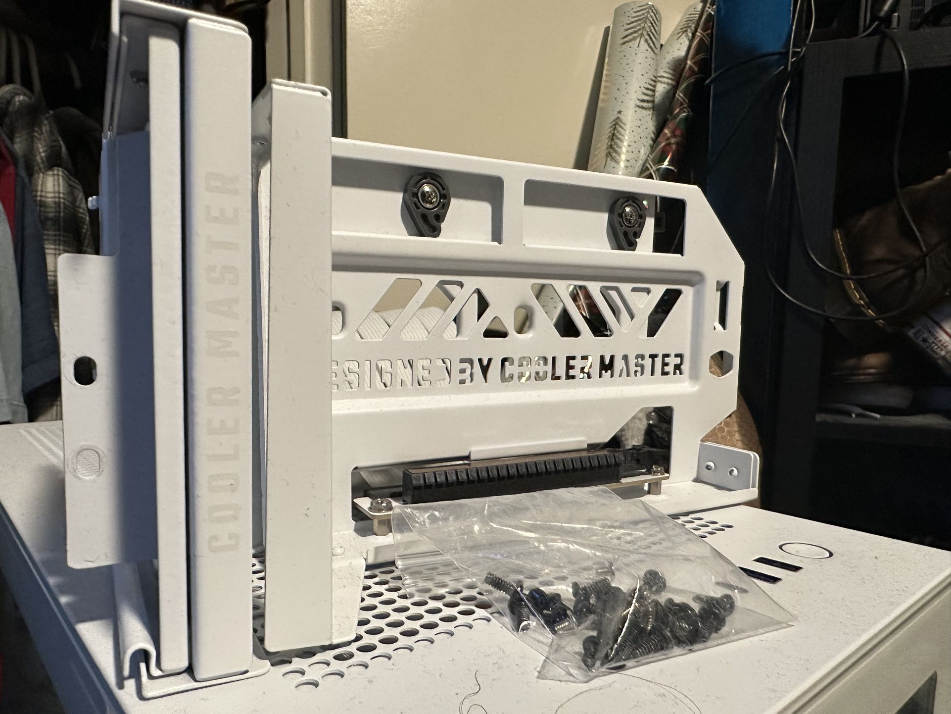 Cooler Master vertical gpu mount