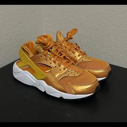 Nike Air Huarache Run Women's Size7 Gold Orange Sunset Athletic Running Shoes
