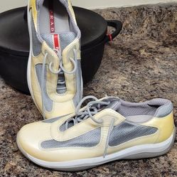 Prada some see n size 7