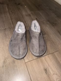 Target kids slippers size 12