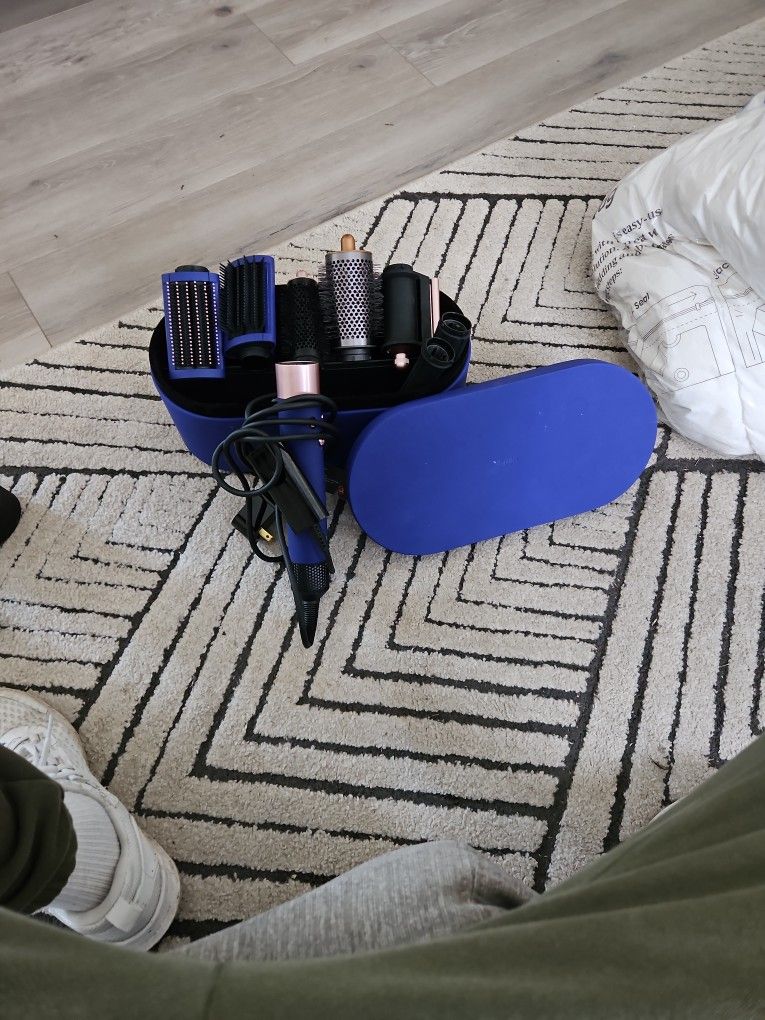 Dyson Air Wrap With Accessories