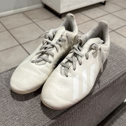 Soccer cleats