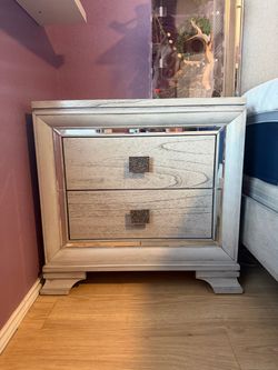 VAIL NIGHT STANDS
