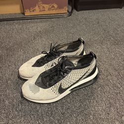 NIKE Flyknit Womens Running Shoes