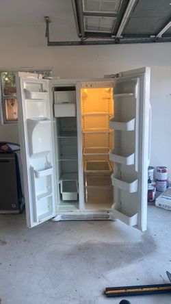 Frigidaire fridge/freezer w/ ice maker