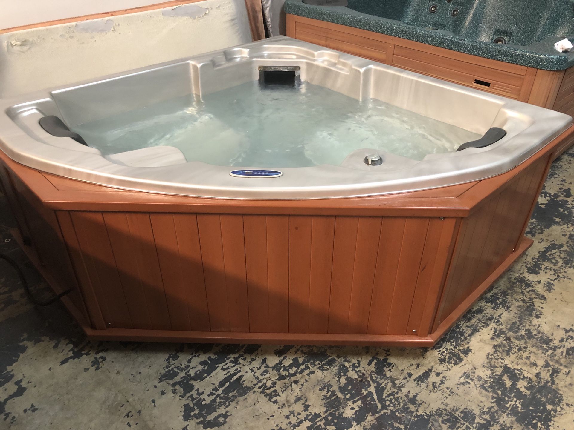 Hot tub jacuzzi for Sale in Fort Lauderdale, FL OfferUp