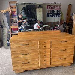Kling Solid Maple Retro Dresser With Mirror & Glass Top 