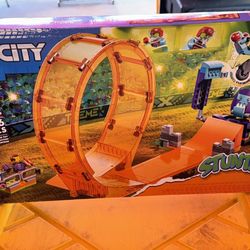 LEGO City Stuntz Smashing Chimpanzee Stunt Loop 60338 with Flywheel Toy Motorcycle, Ramp, Chimp Prop and 3 Minifigures
