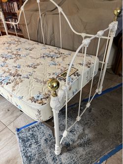 Daybed with Serta Mattress