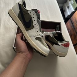 Jordan 1 Low Travis Scott Medium Olive/Reverse Olive DS size 9 Men From SNKRS With Proof Of Purchased!