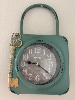 Vintage Padlock-Shaped Decorative Wall Clock