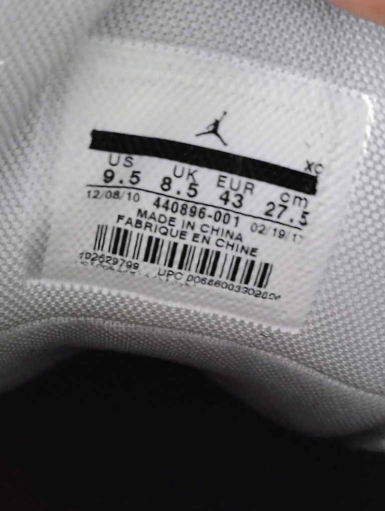 9.5 Men's Jordans