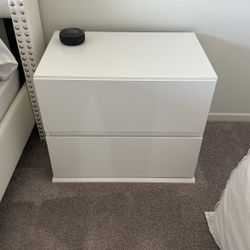 2 White Night Stand