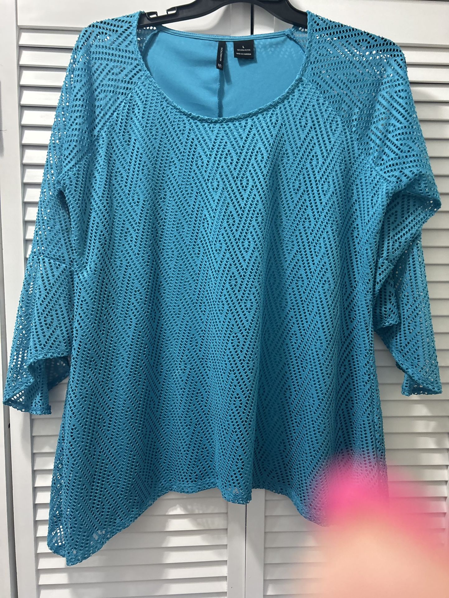Size Large. Turquoise Blue. Tunic Top