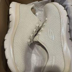 Size 7 Women Sneaker