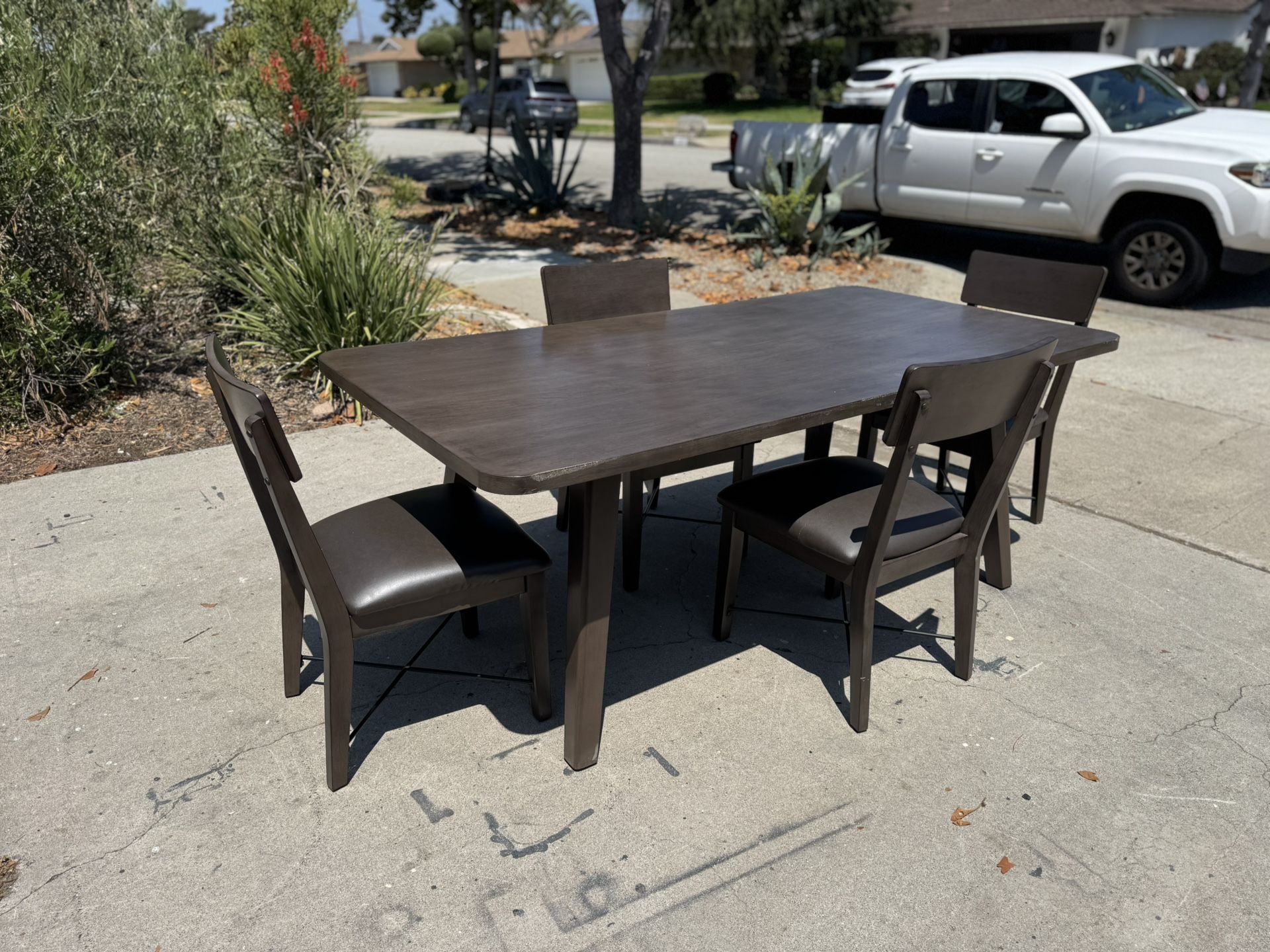 Dining Set DELIVERY AVAILABLE 