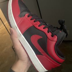 Air Jordan 1 Low Reverse Bred (size 9.5)