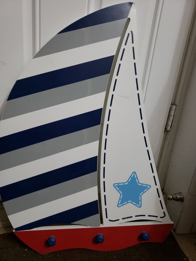 Sailboat nautical wall with 3 hooks