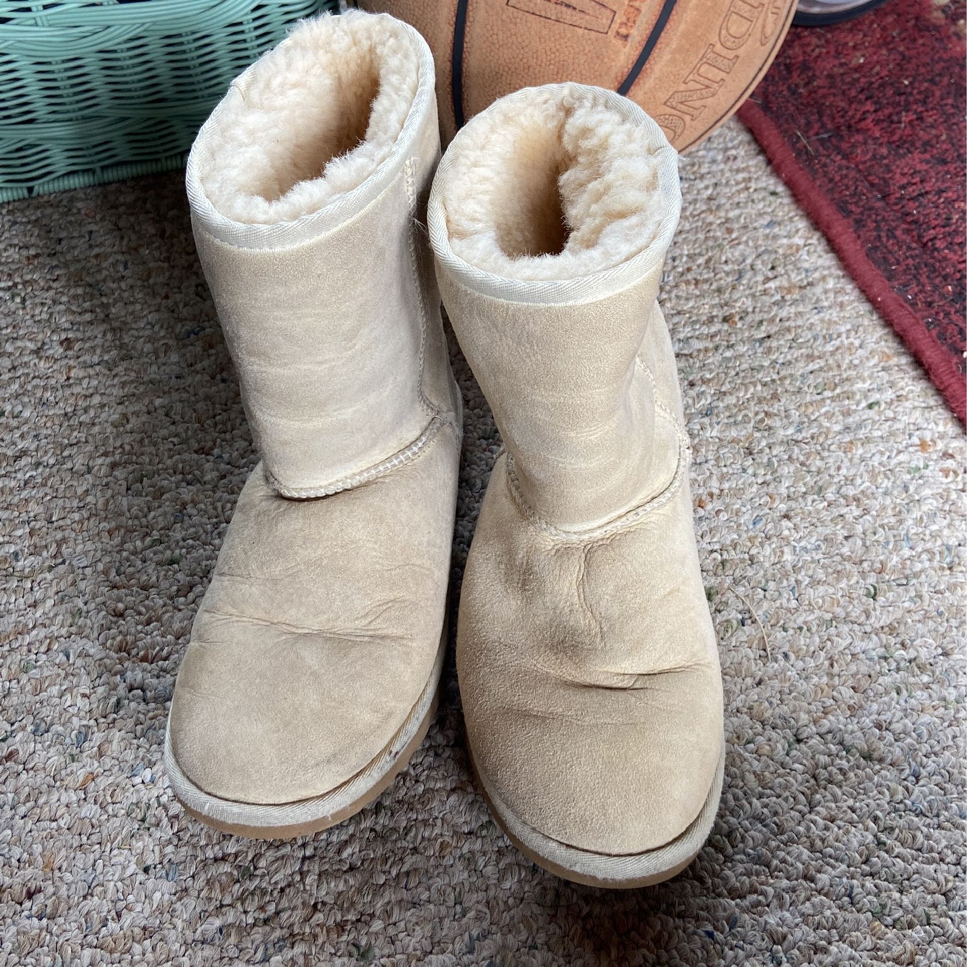 Girls UGGS Size 5 Boots