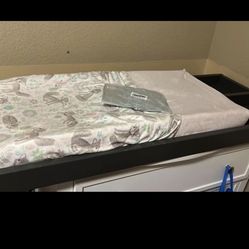 Changing table and changing pad ( 3 covers)