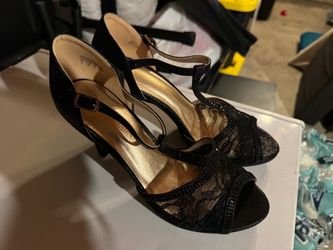 Women’s black lace heels peep toe sandals sz 8