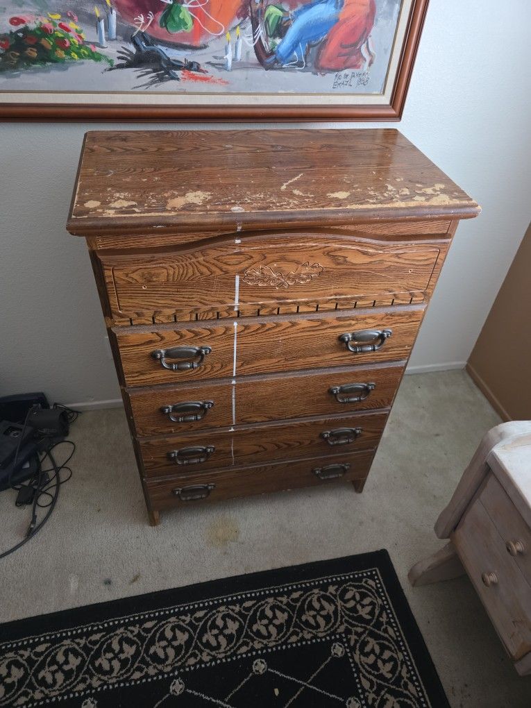 Dresser With 5 Drawers