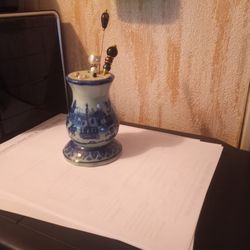 Flow Blue HAT PIN HOLDER