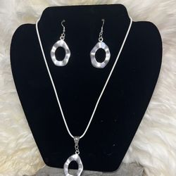 Necklace and earrings set