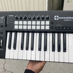 2 Midi Keyboards 