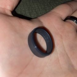 Qalo Men’s Polished Step Edge Silicone Ring