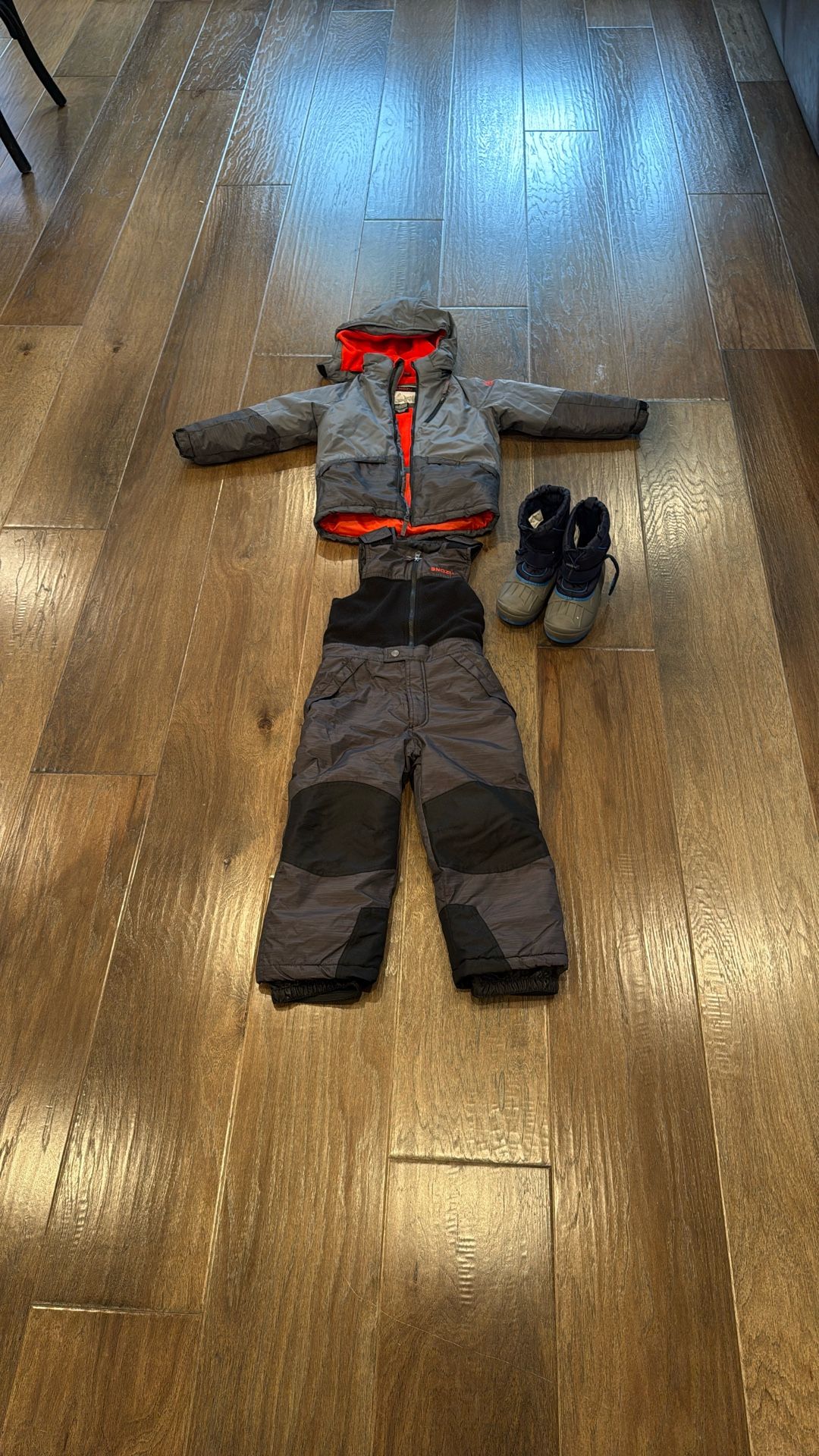 Kids snow jacket, pants & boots