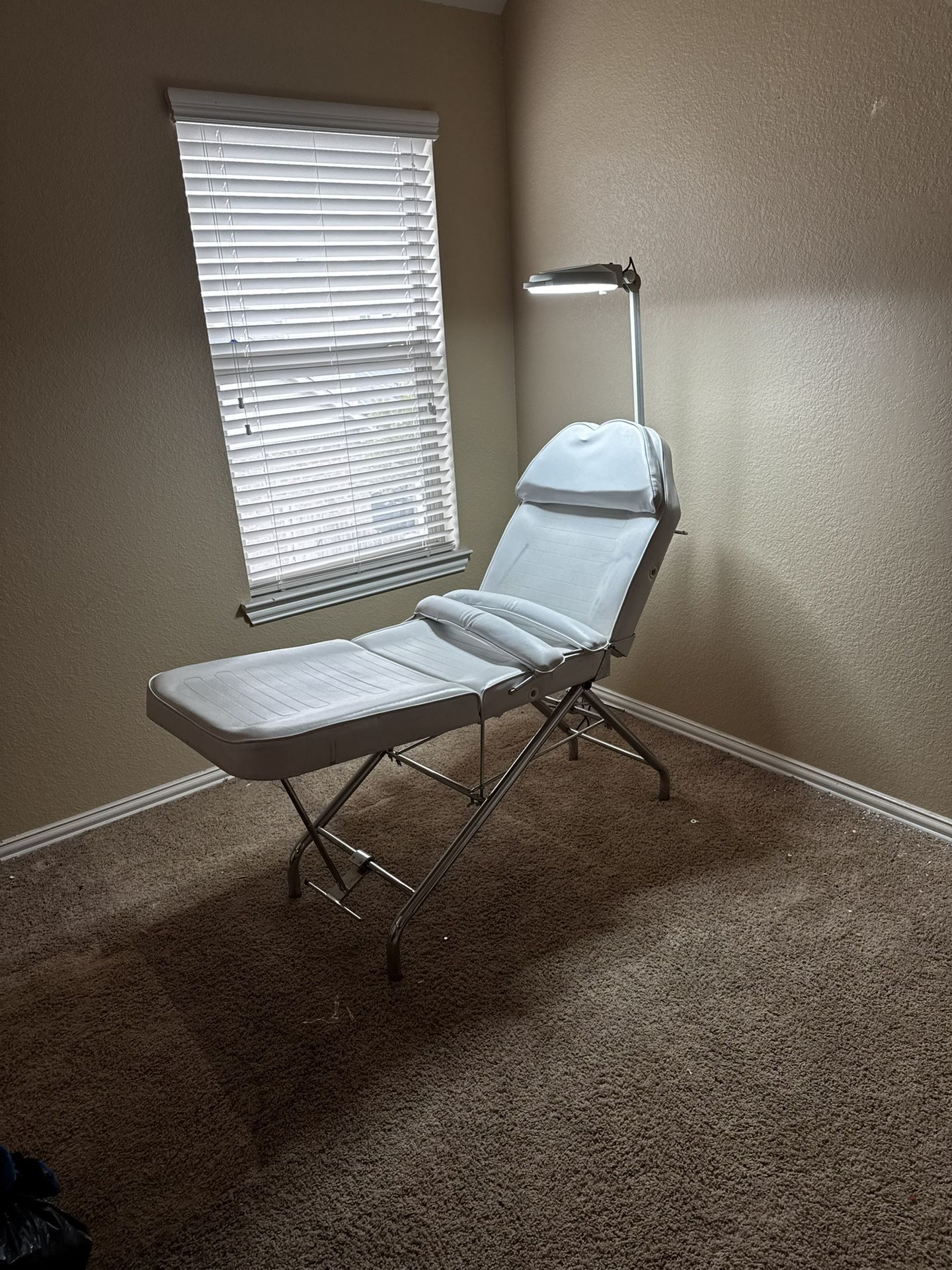 Esthetician Chair With Light 