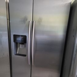 Se Vende Samsung Refrigerator Working Perfectly Fine Very Clean I Can Deliver To You 90 Days Warranty 