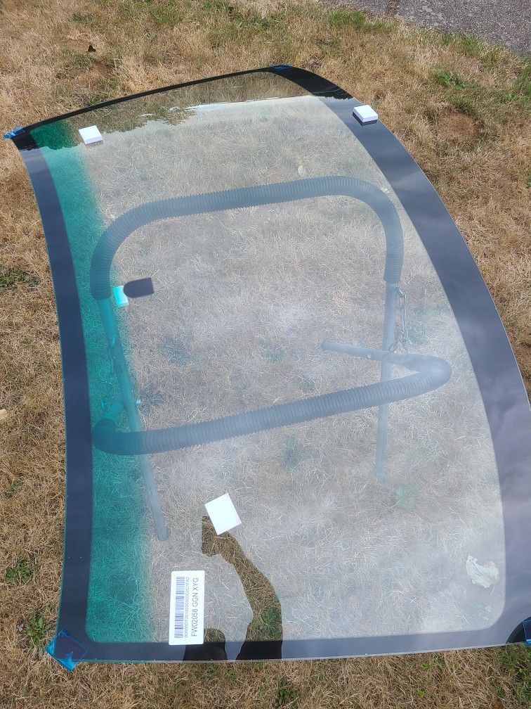 New Windshield 98-02 Subaru Forester With New Side Molding Clip/Fasteners