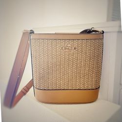 Coach Sophie Bucket In A Tan Women Texture. 