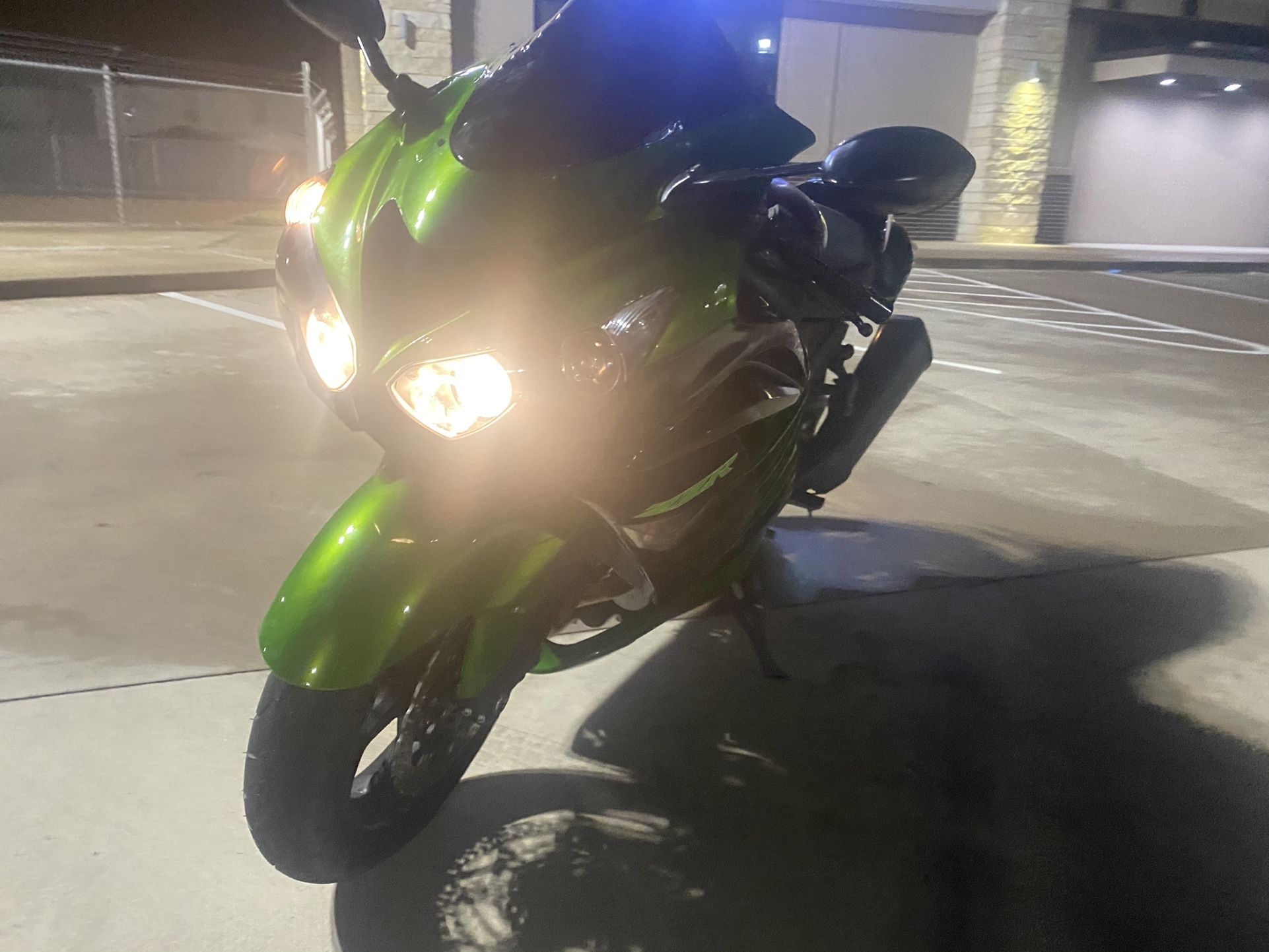 2015 Kawasaki Zx14 ( Only 1488 Miles )